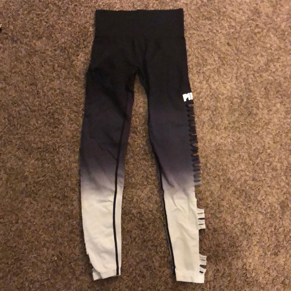 Victoria’s Secret Pink workout leggings